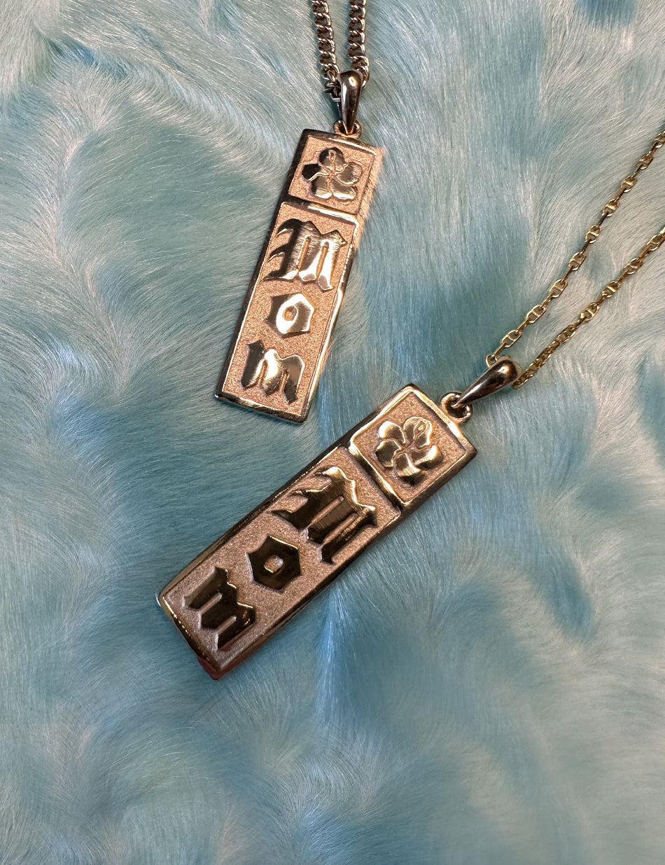 Mom Tablet Charm - 14k gold